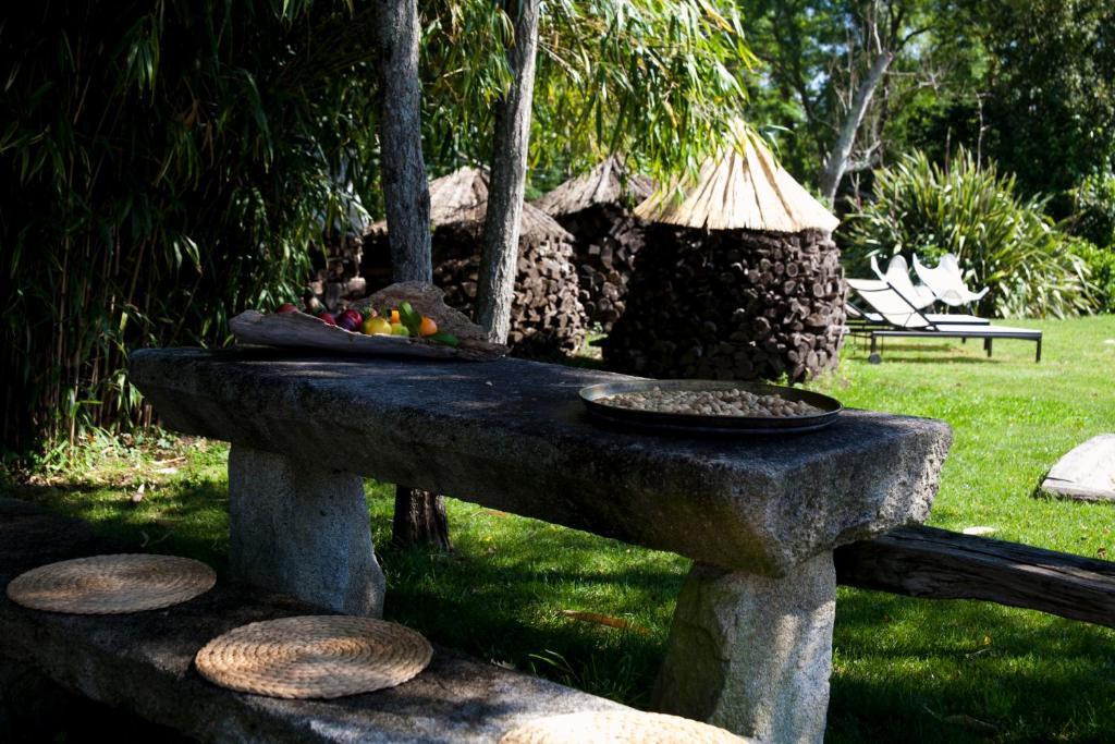 Os Lambrans Guest House Padron Bagian luar foto