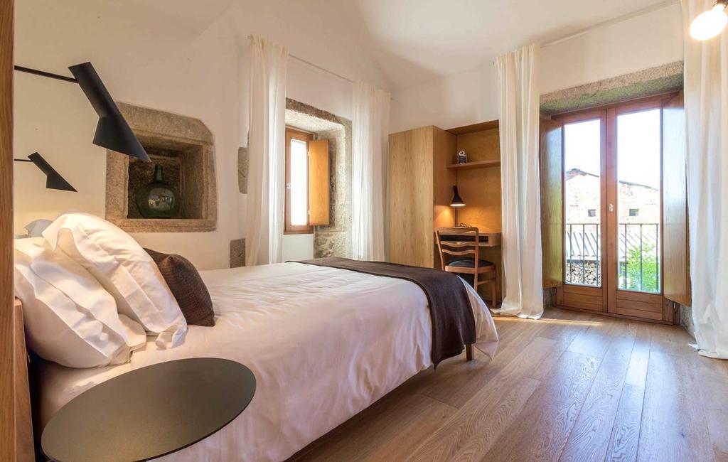 Os Lambrans Guest House Padron Bagian luar foto