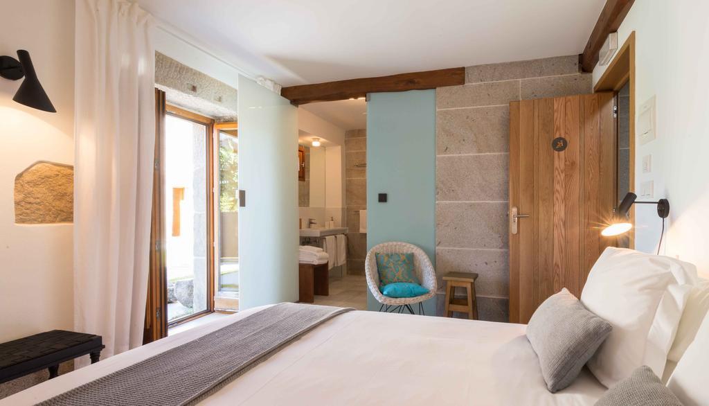 Os Lambrans Guest House Padron Bagian luar foto